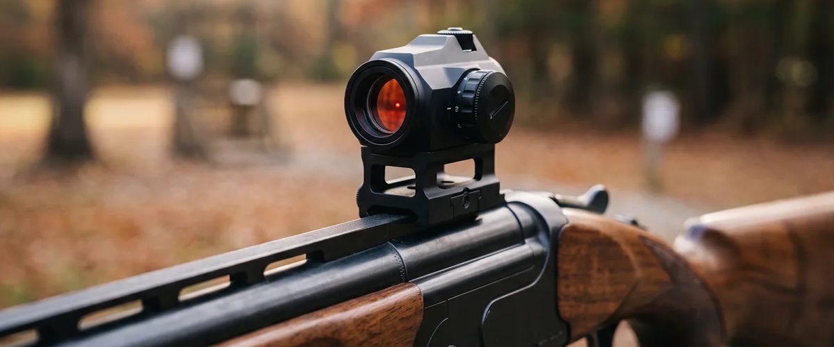 Av tüfeğine monte edilmiş red dot nişangah